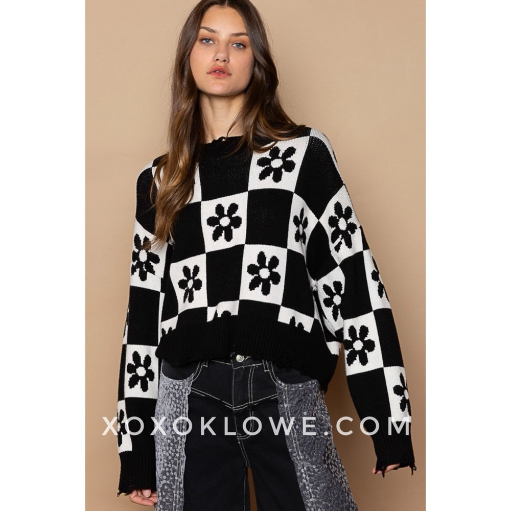 POL Black White Checkered Sweater | Daisy Floral Knit Pullover